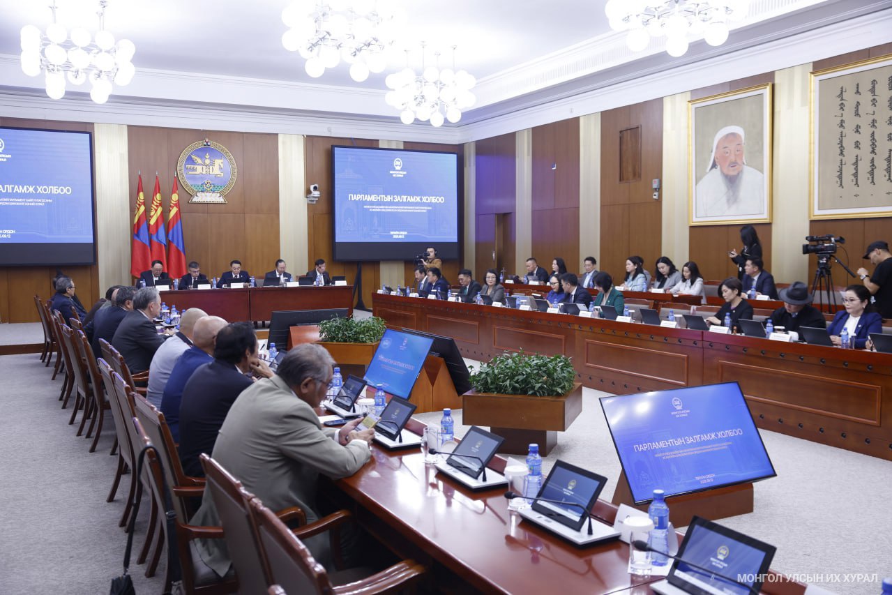 Монголын парламентын 35 жилийн түүхэн хөгжил, ололт амжилт, сорилт, алдаа сургамжийн талаар хэлэлцүүлэг өрнүүлэв