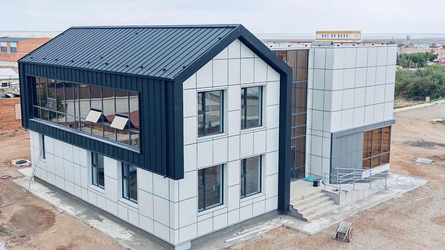 Ахмадууд өргөөтэй боллоо