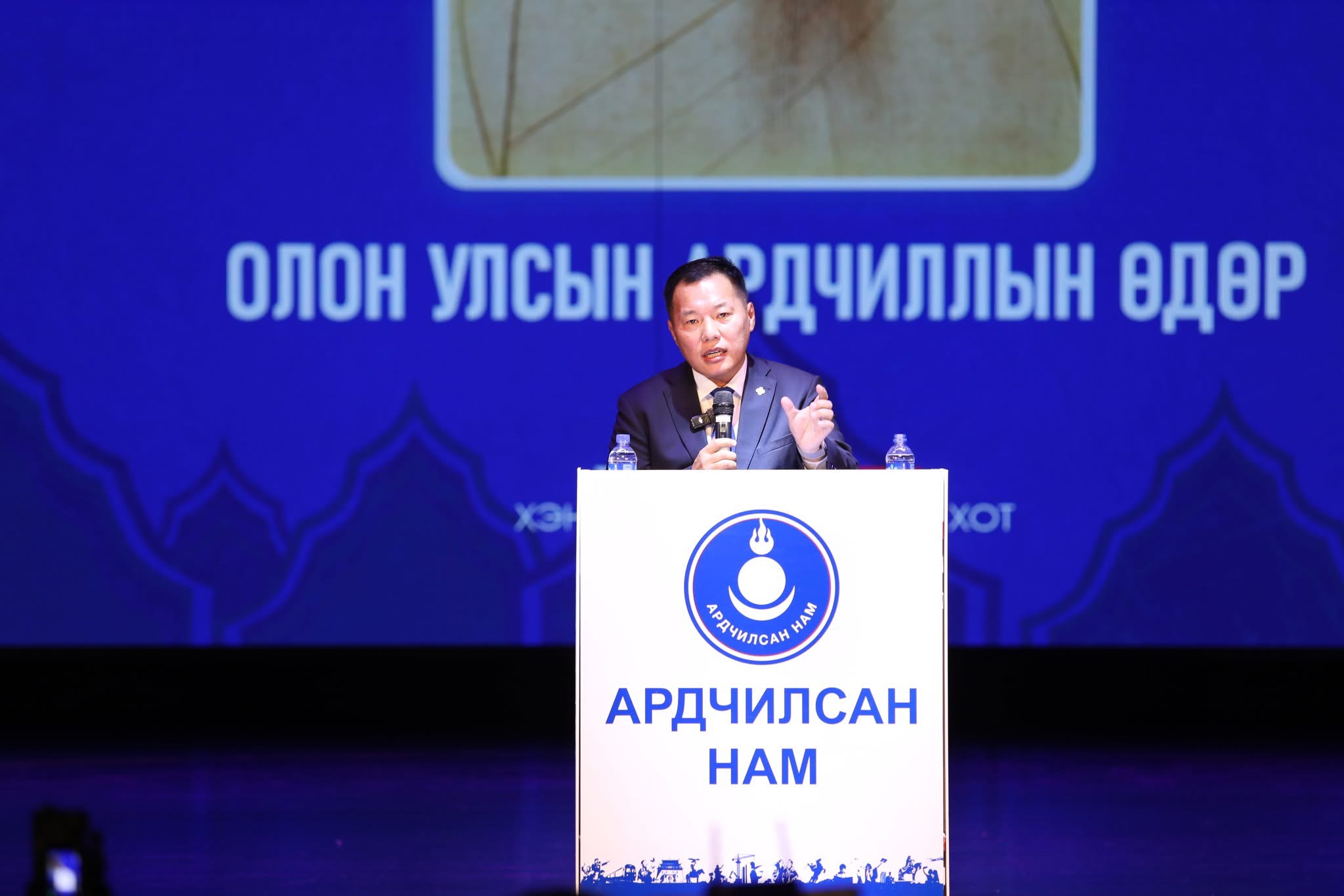 О.Цогтгэрэл: Халамжаар угждаг биш, хөдөлмөрлөсөн иргэдээ дэмждэг төр бий болгоно