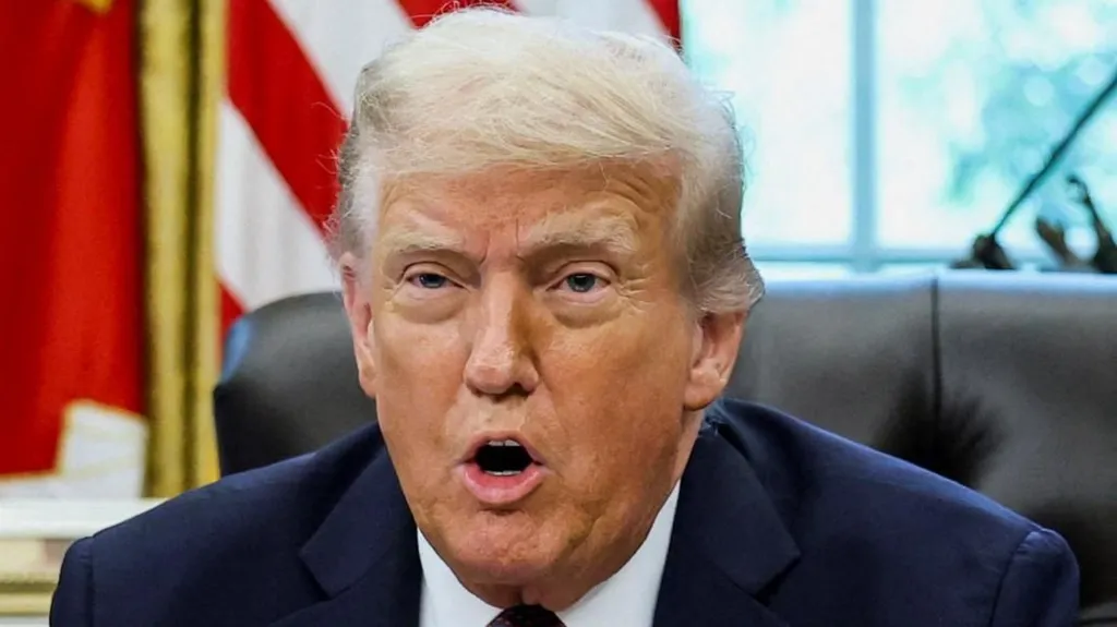 Трамп “Нью-Йорк таймс” сонинг шүүхэд өгч, 15 тэрбум ам.доллар нэхэмжлэв