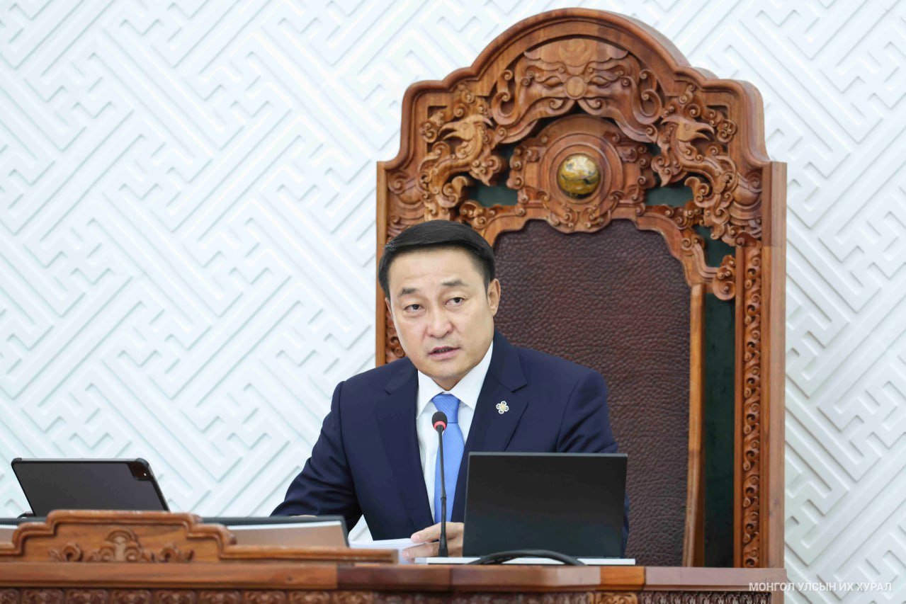 Д.Амарбаясгалан: Өнөөдөр 1 үйлдвэр барихад “9 эрүү” тулгах мэт бичиг цаасны олон шат дамжлагатай байна