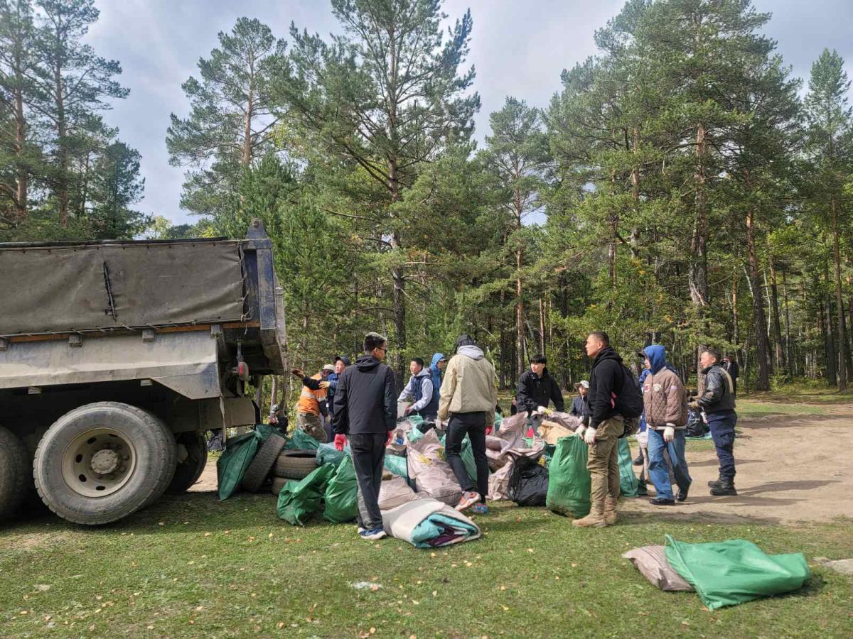 114 албан хаагч 350 оюутан цэвэрлэгээнд оролцжээ