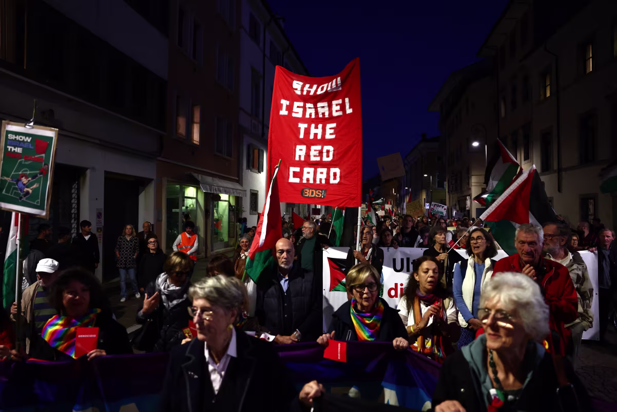 Палестиныг дэмжигчид цагдаа нартай мөргөлджээ