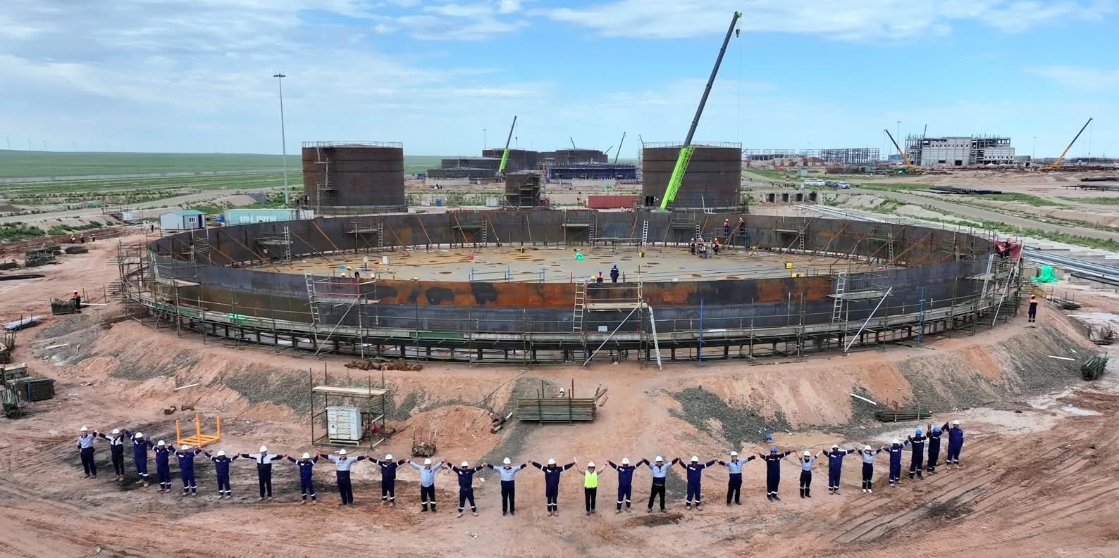 Танилц: Монголд босгож буй шатахууны аварга сав