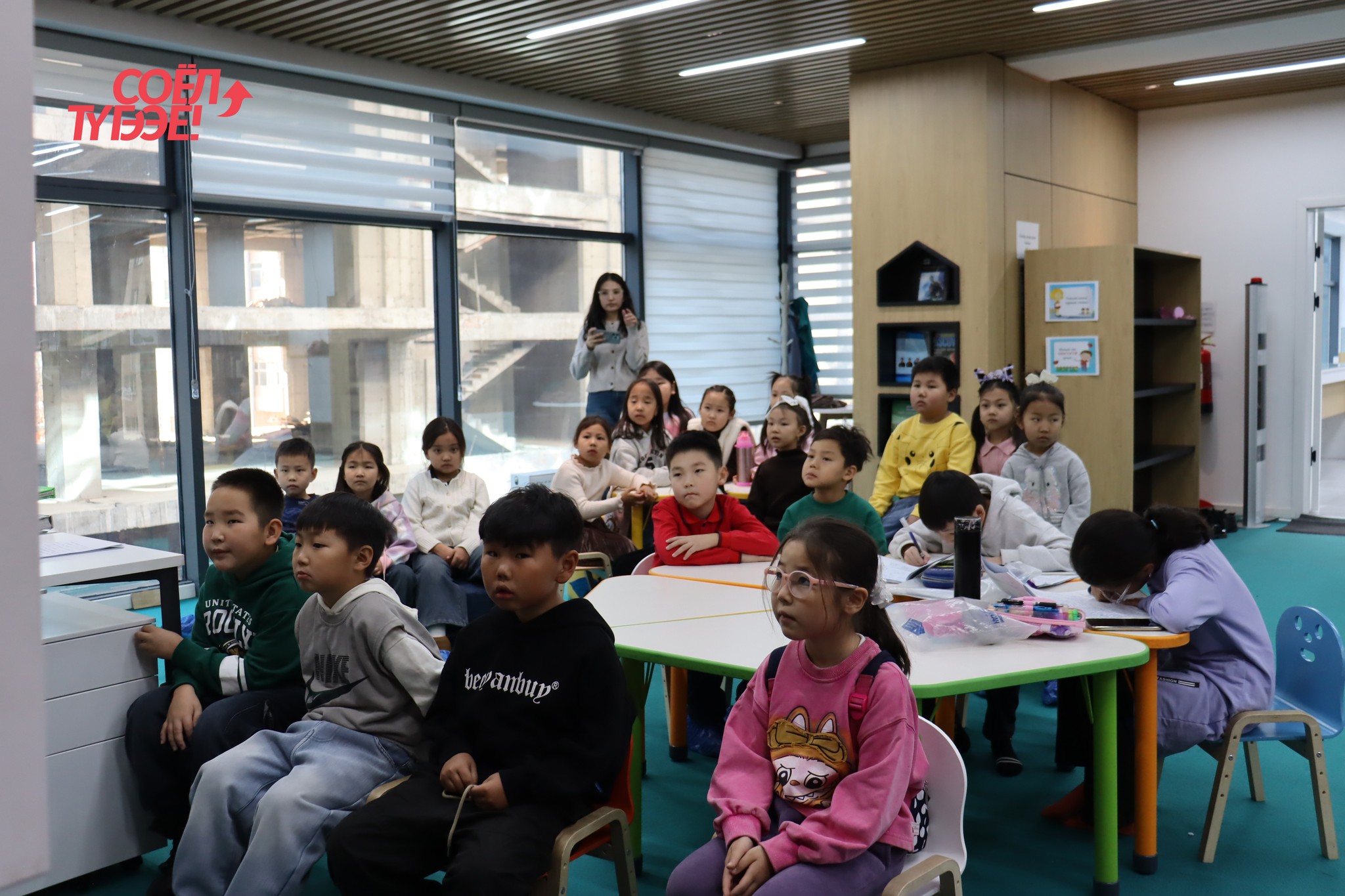 Номын сантай танилцах хөтөлбөр үргэлжилсээр байна