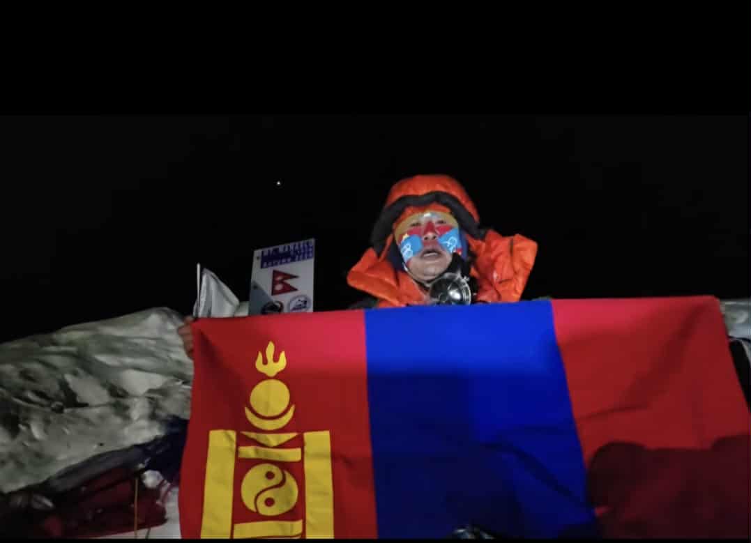 О.Золбоохүү Манаслу уулын оргилд амжилттай гарчээ