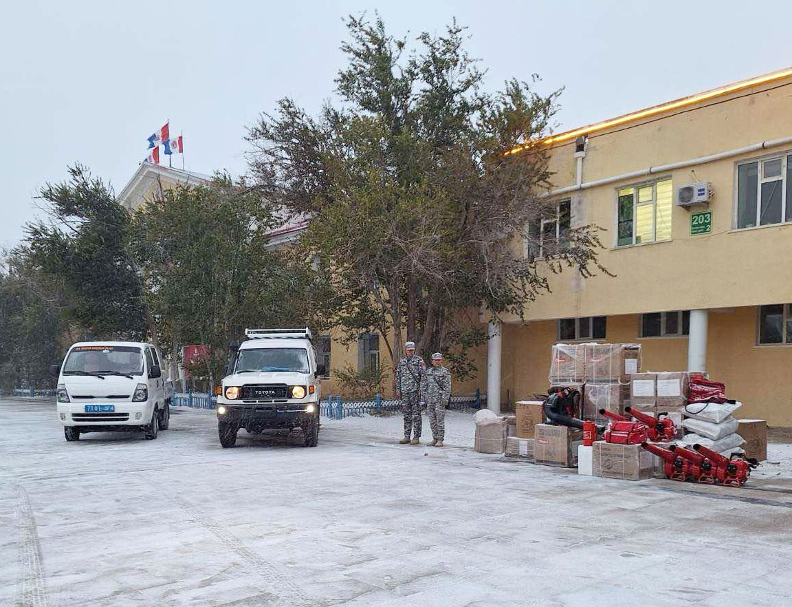 Туулах чадвар сайтай автомашин, техник хэрэгслийг хүлээлгэн өгөв