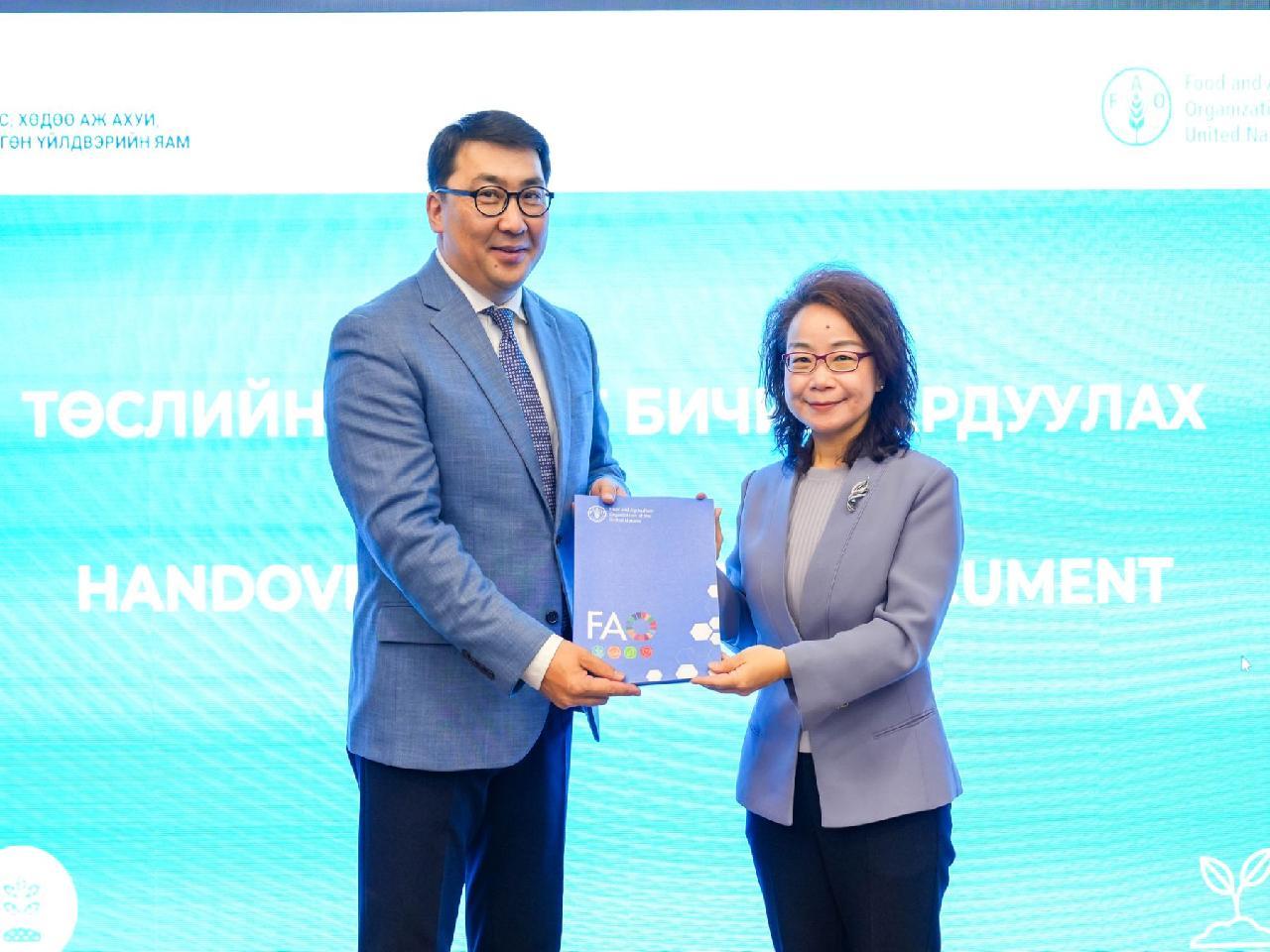 Тогтворгүй менежментийн улмаас хөрсний доройтолд хүрсэн гэв