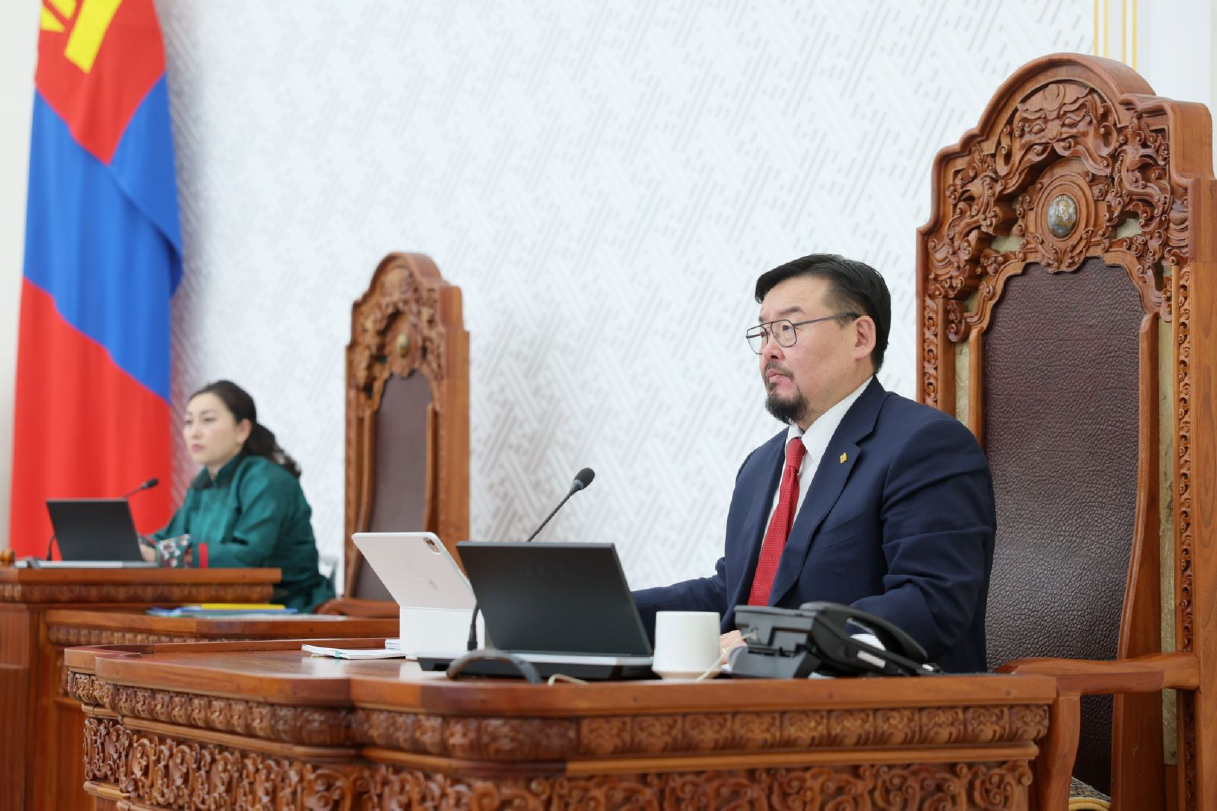 Х.Булгантуяа тангаргаасаа няцаж, Үндсэн хууль зөрчсөн үү?