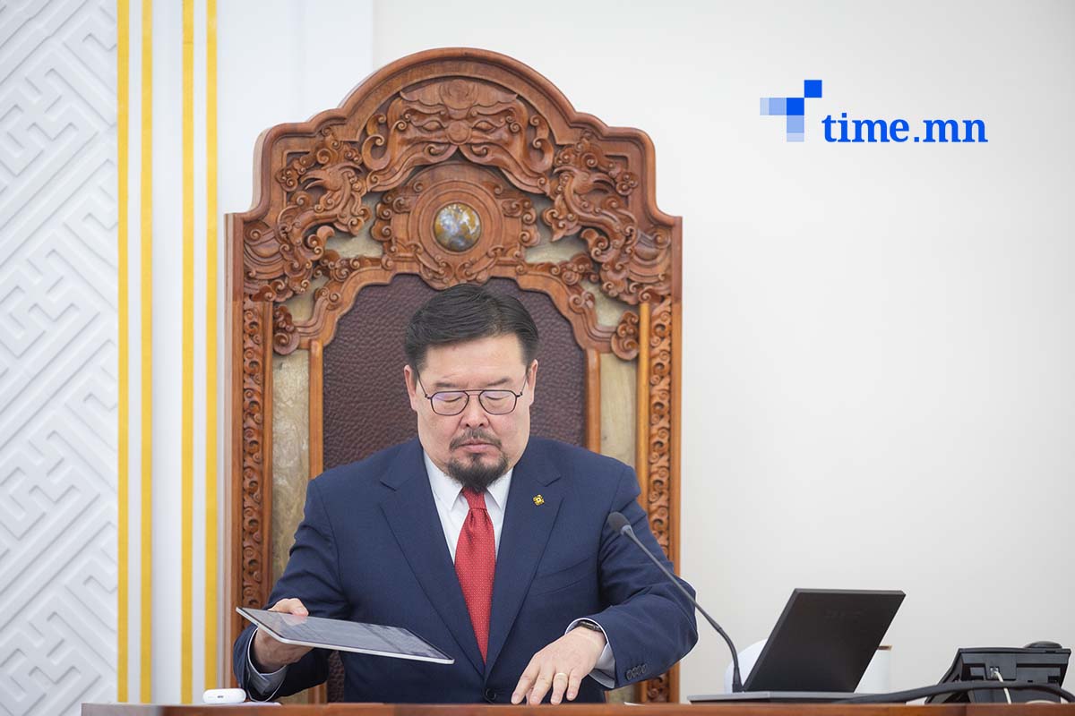 Ерөнхий сайдыг огцруулсан нь Үндсэн хууль зөрчсөн эсэхийг 20 эксперт ингэж дүгнэв