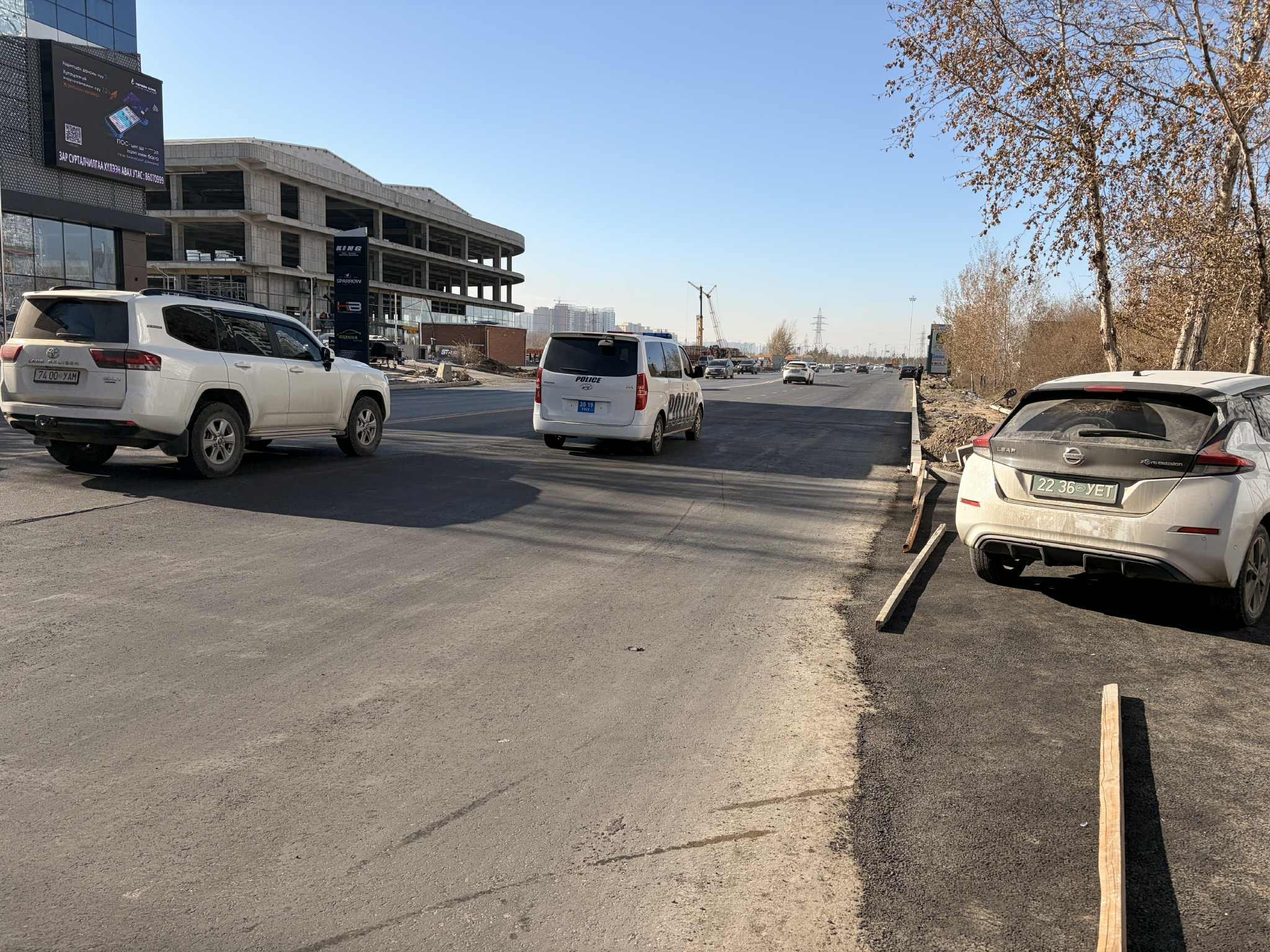 Явган зорчигчийн замгүйгээс авто замаар явж байсан эмэгтэй  машинд дайруулж, сэхээнд оржээ