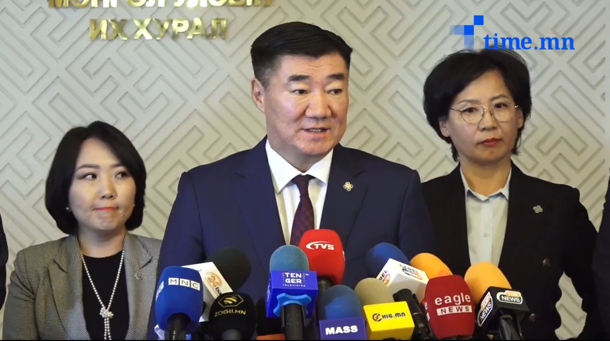 Ерөнхий сайдыг Үндсэн хуулийн бус аргаар огцруулах гэж байна