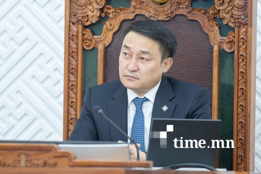 Д.Амарбаясгаланг түдгэлзүүлэх бичиг огцруулах болон өөрчлөгджээ