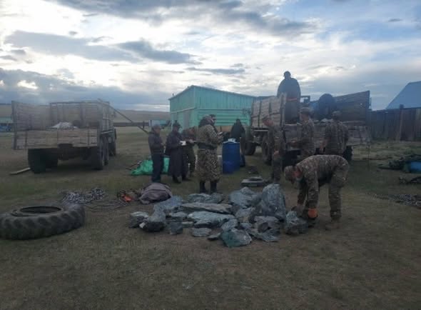 Хууль бусаар ногоон хаш олборложээ