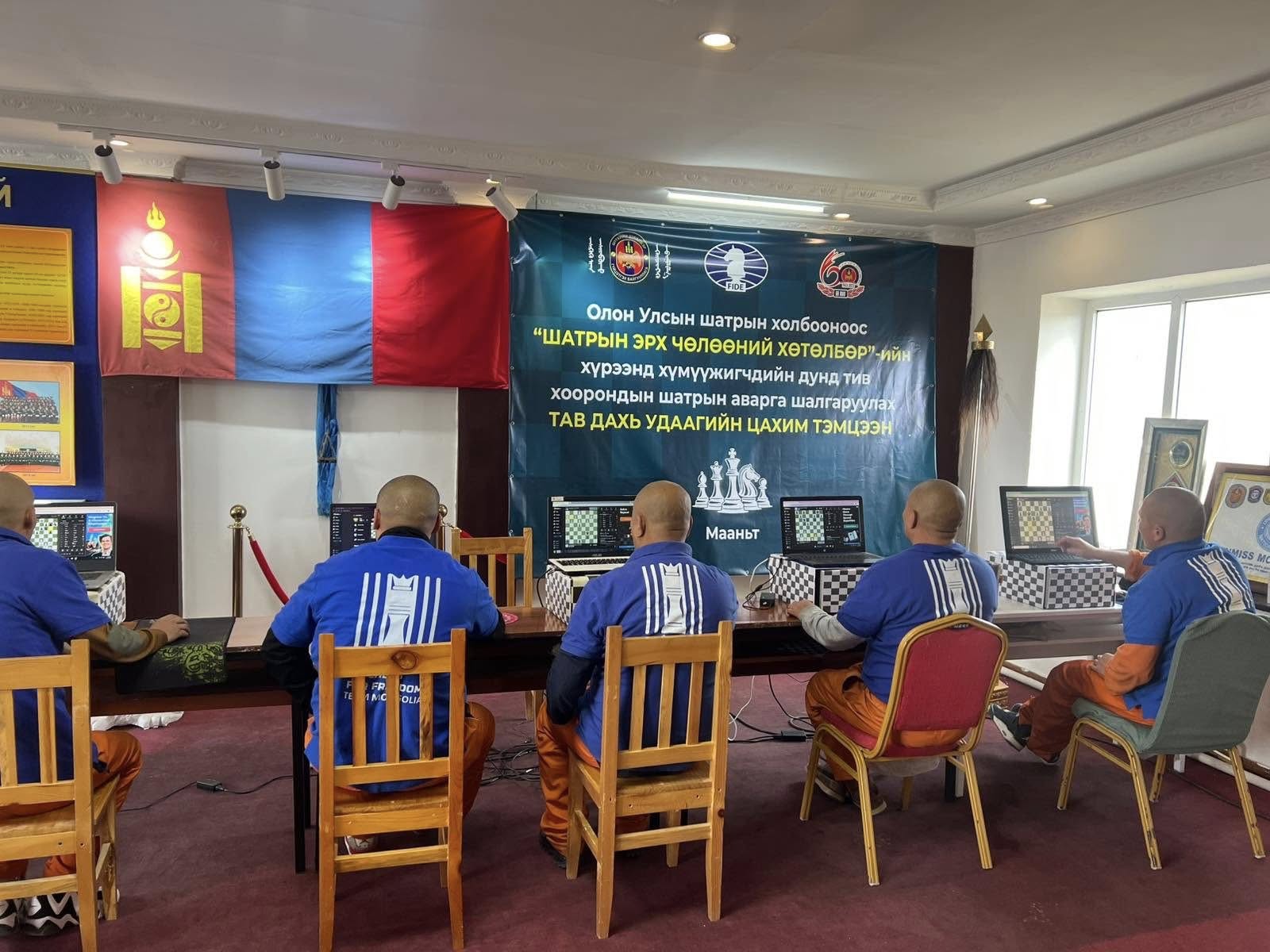 Хүмүүжигчид хос хүрэл медалийн эзэд боллоо