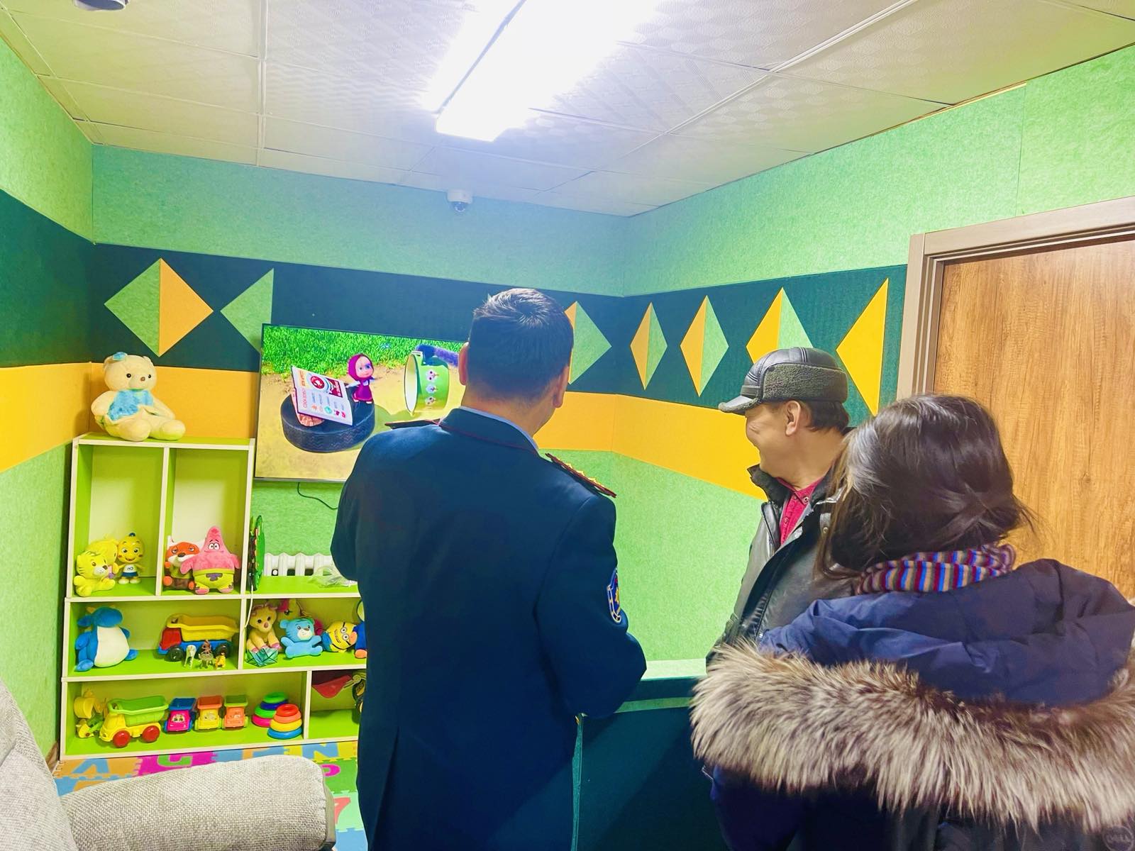 Эргэлтээр ирсэн хүүхдүүд тухтай өрөөнд уулзана