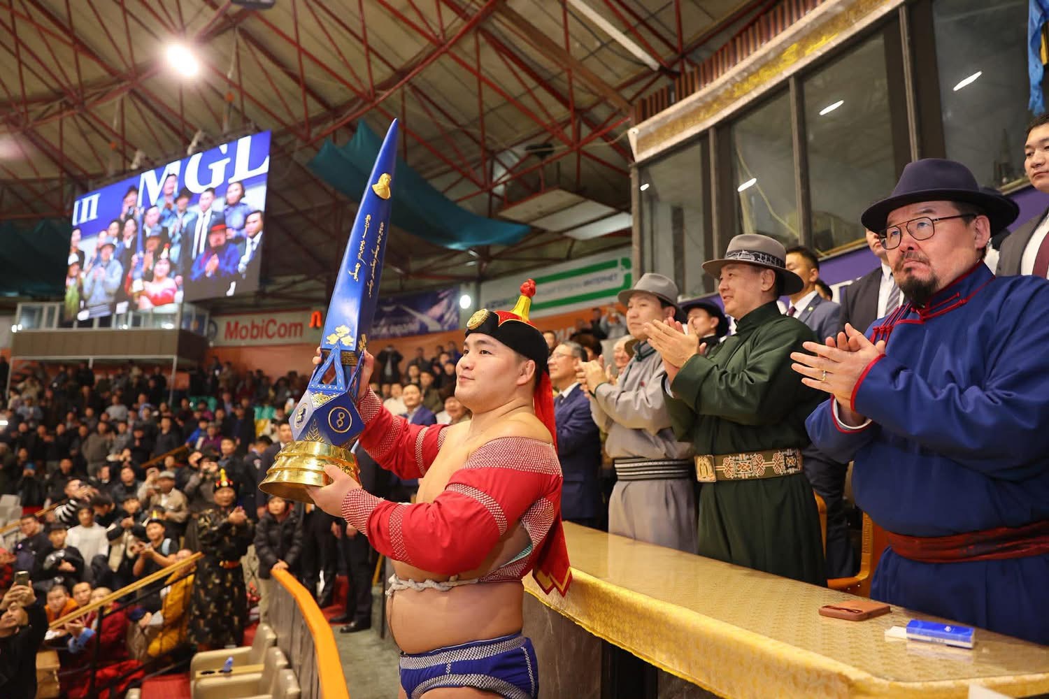 Улсын арслан Э.Батмагнай “Чингис хаан” цомыг хүртлээ