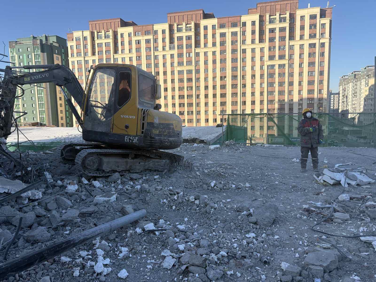 207 дугаар байрыг буулгах ажил 70 хувьтай үргэлжилж байна