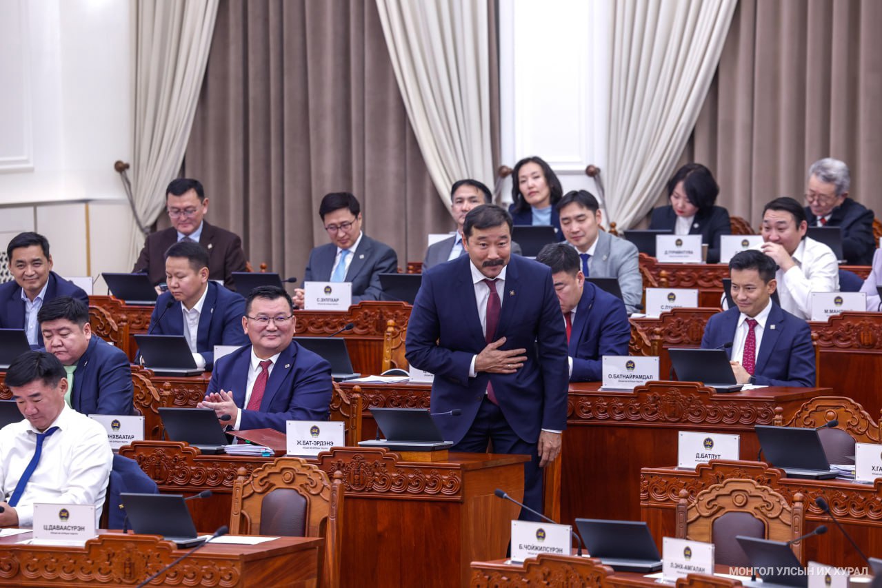 Эмэгтэйчүүдээ дээрэлхсэн МАН-ын увайгүй эрчүүд