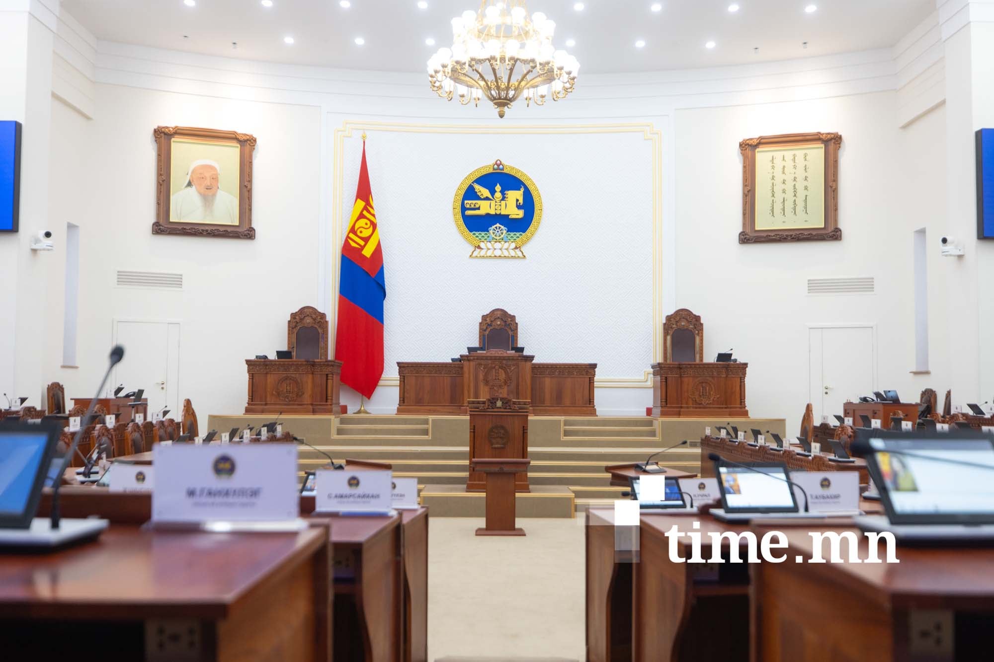 МАН-ын гишүүд ажлаа тасалж, Төрийн ордон эзгүй байна