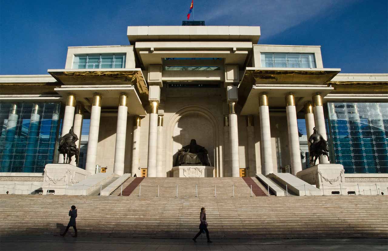 Энэ сард хоёр удаа  бүх нийтээрээ амарна