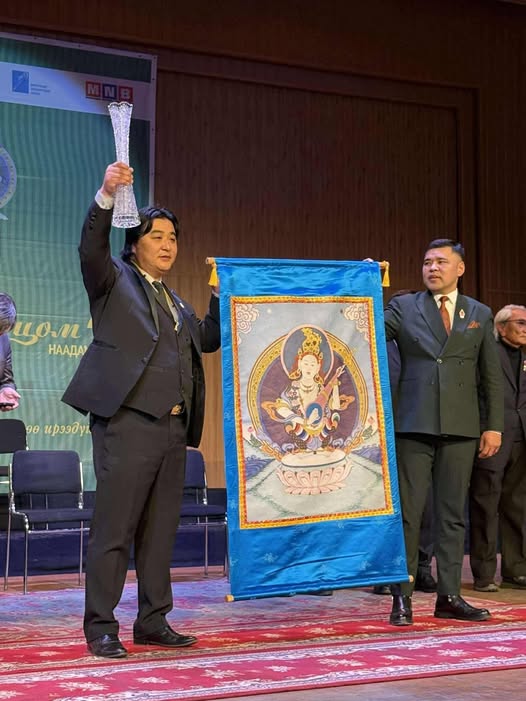 “Болор цом”-ын эзнээр яруу найрагч, сэтгүүлч Н.Минжинсайхан тодорлоо