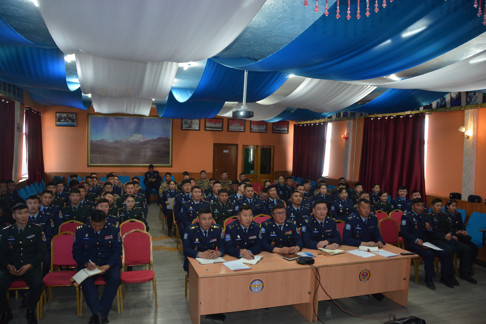 Аранз, хүн нэг бүрийн байлдааны хувийн хэрэгслийн үзлэг хийв