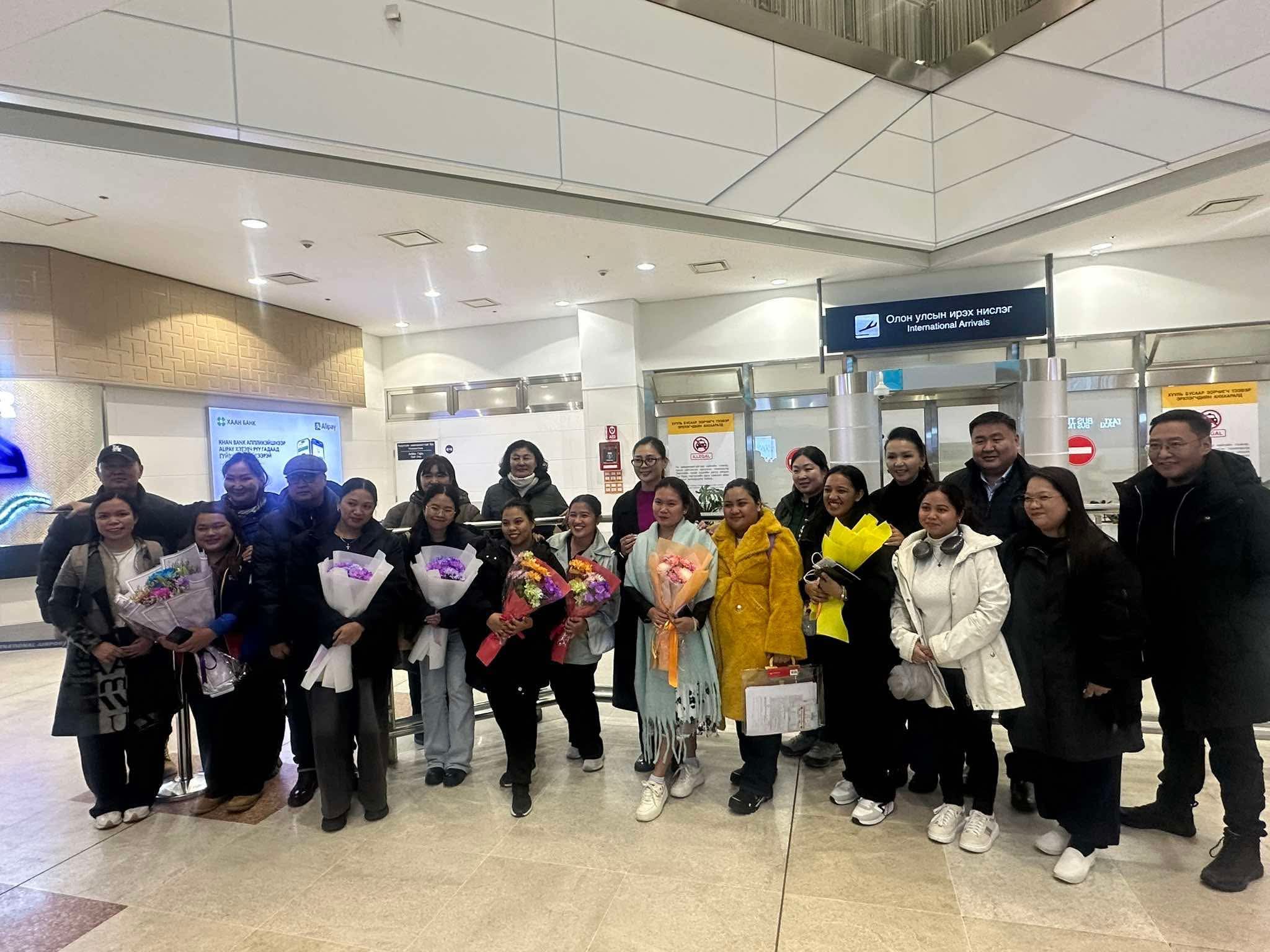 Филиппин багш нар ЕБС-д багшлахаар Монголд ирлээ