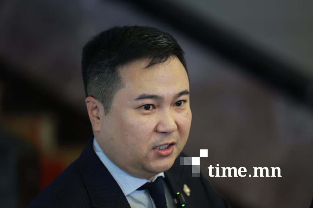 П.Сайнзориг: Засгийн газар эмч, багш нарын цалинг нэмэх нэрээр кнопны наймаа хийсэн байна