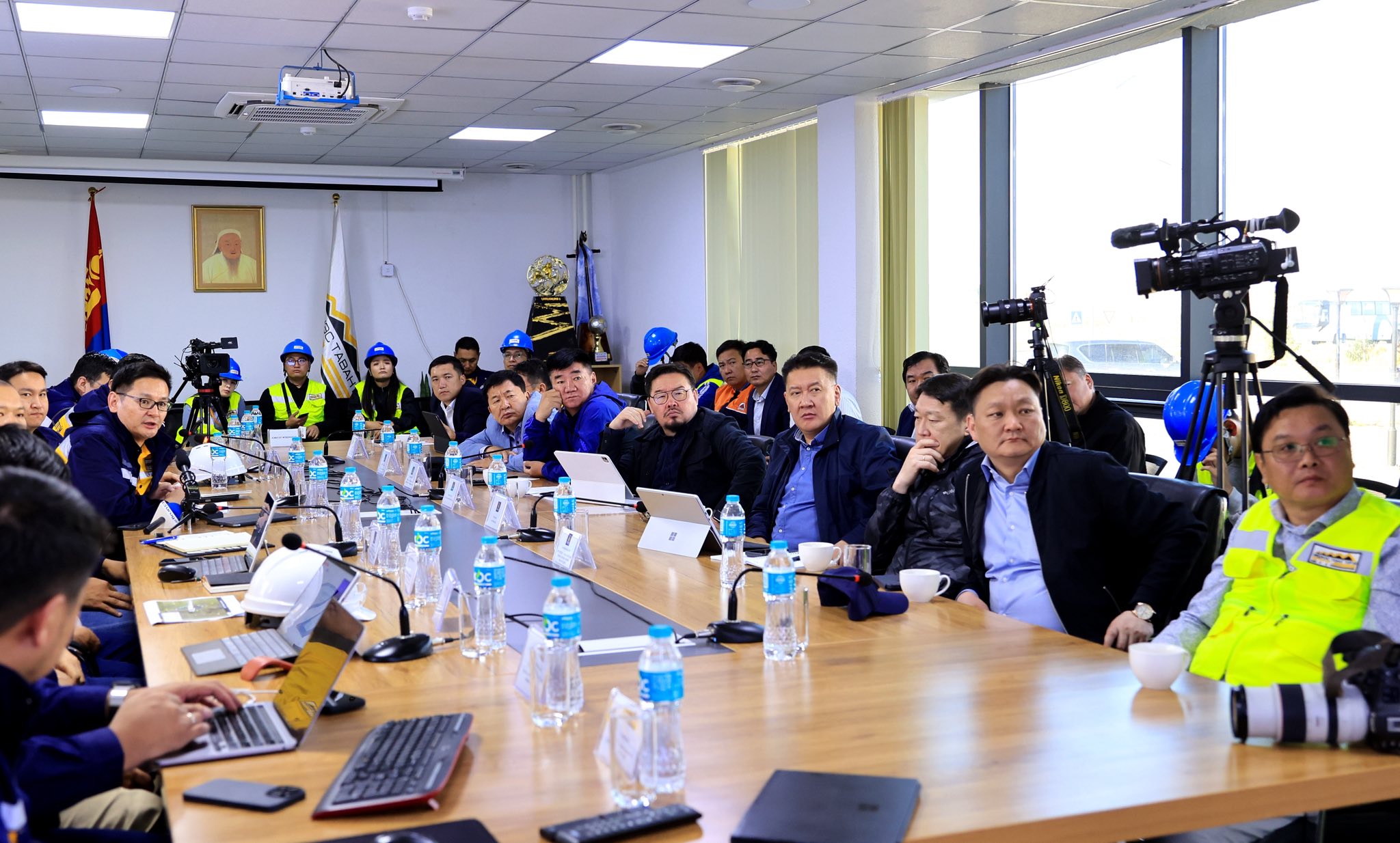 Монгол Улсын Ерөнхий сайд Г.Занданшатар “Эрдэнэс Тавантолгой” ХК-ийн уурхайд ажиллалаа