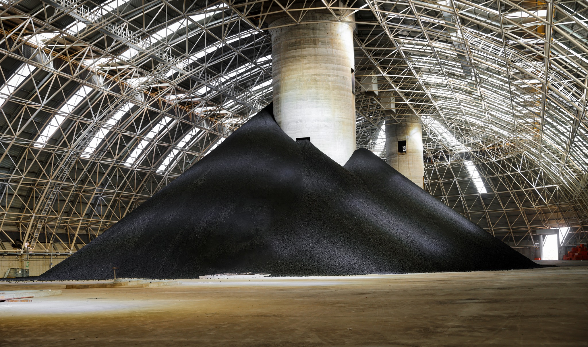 “Эрдэнэс Тавантолгой” ХК 32 мянган тонн баяжуулсан коксжих чанаргүй нүүрс арилжлаа