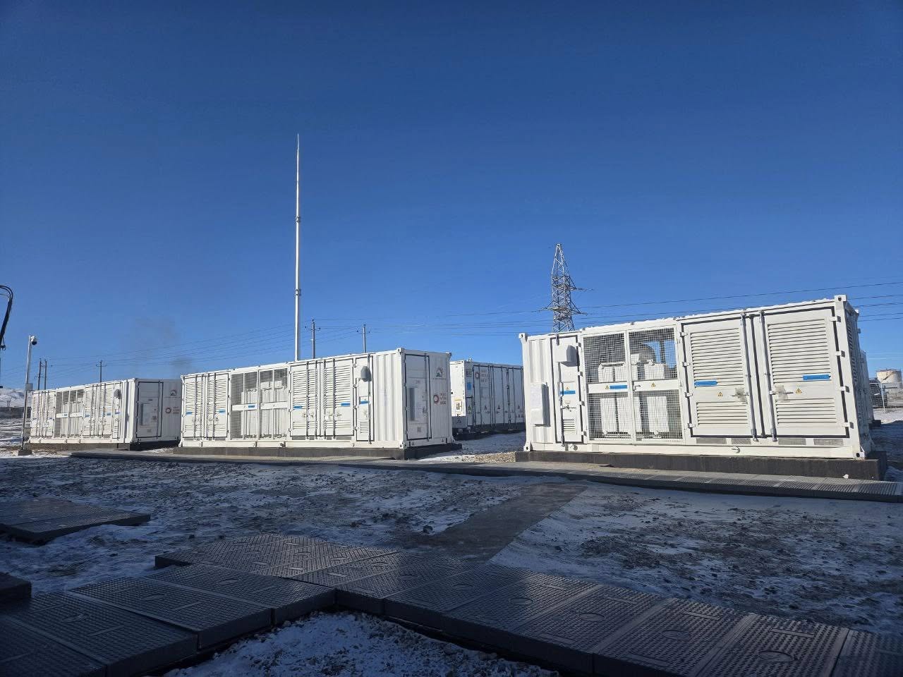 Алтай-Улиастайн хэрэглэгчдийг найдвартай эрчим хүчээр хангах батарей хуримтлуурын станц ашиглалтад орлоо