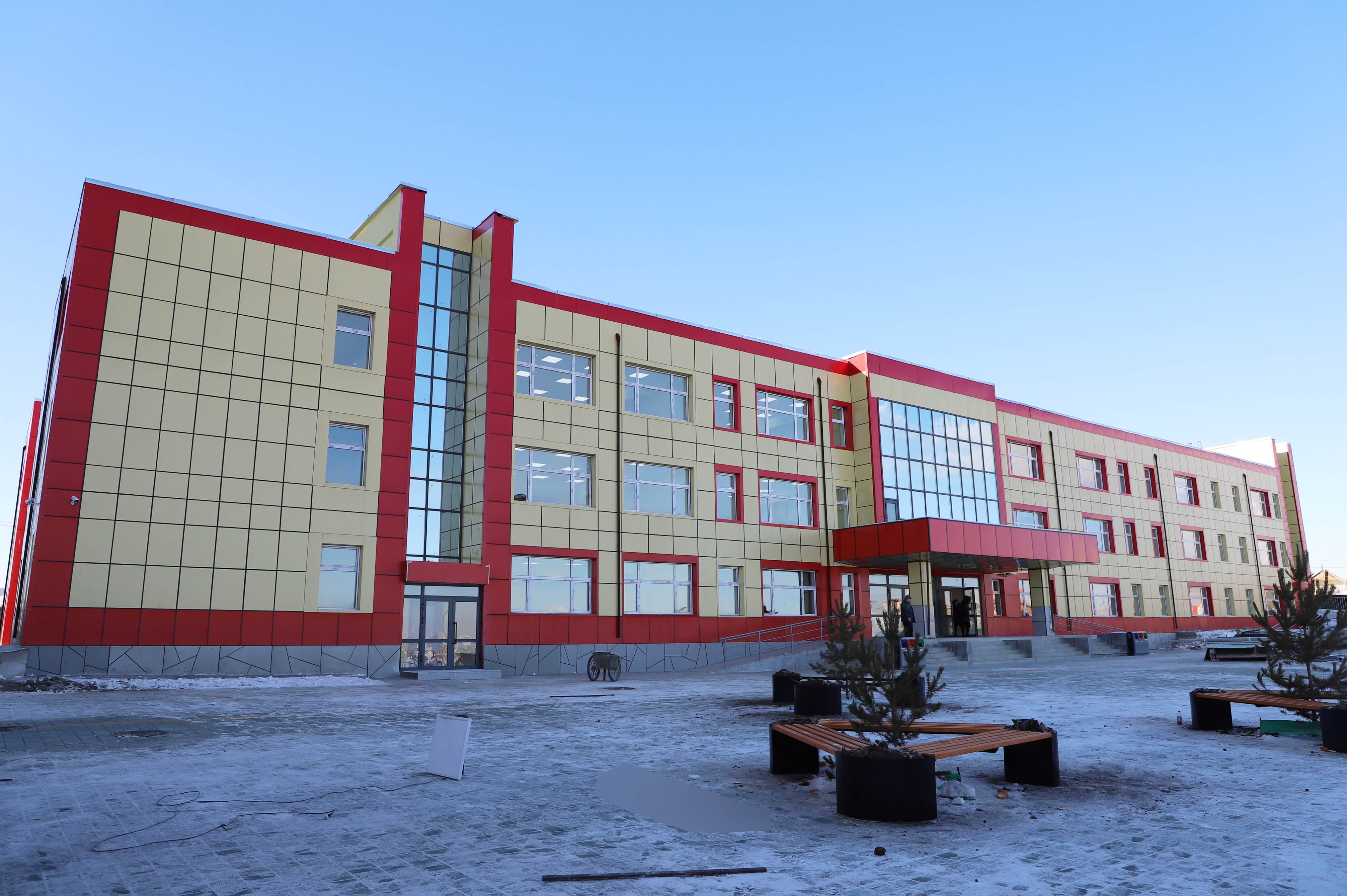 Хан-Уул дүүргийн 8 дугаар хороонд 640 хүүхдийн суудалтай сургуулийг улсын комисс хүлээн авлаа