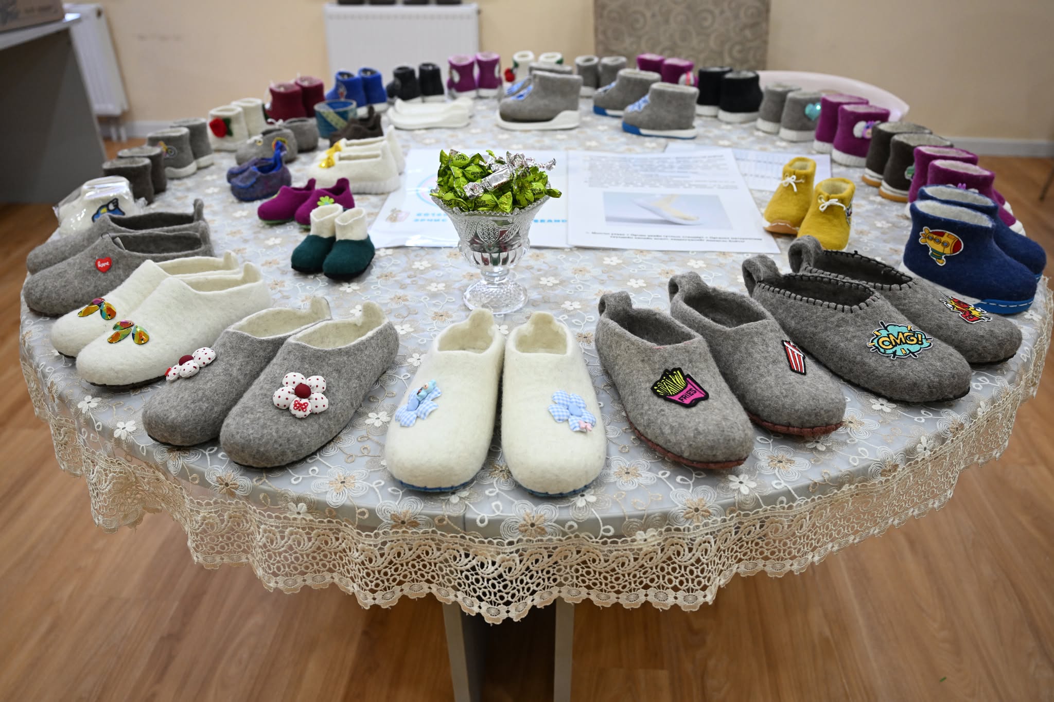 “Уламжлалт гар урлалыг дэмжих төв”-д ЖДҮ эрхлэгчид түрээсийн төлбөр төлөхгүйгээр ажиллаж байна