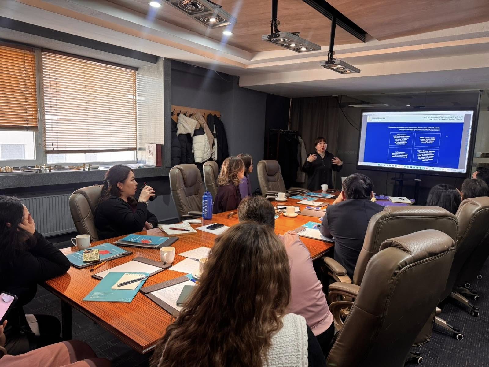 Ажил олгогчдын дунд нийгмийн даатгалын багц хуулийн талаар сургалт зохион байгууллаа