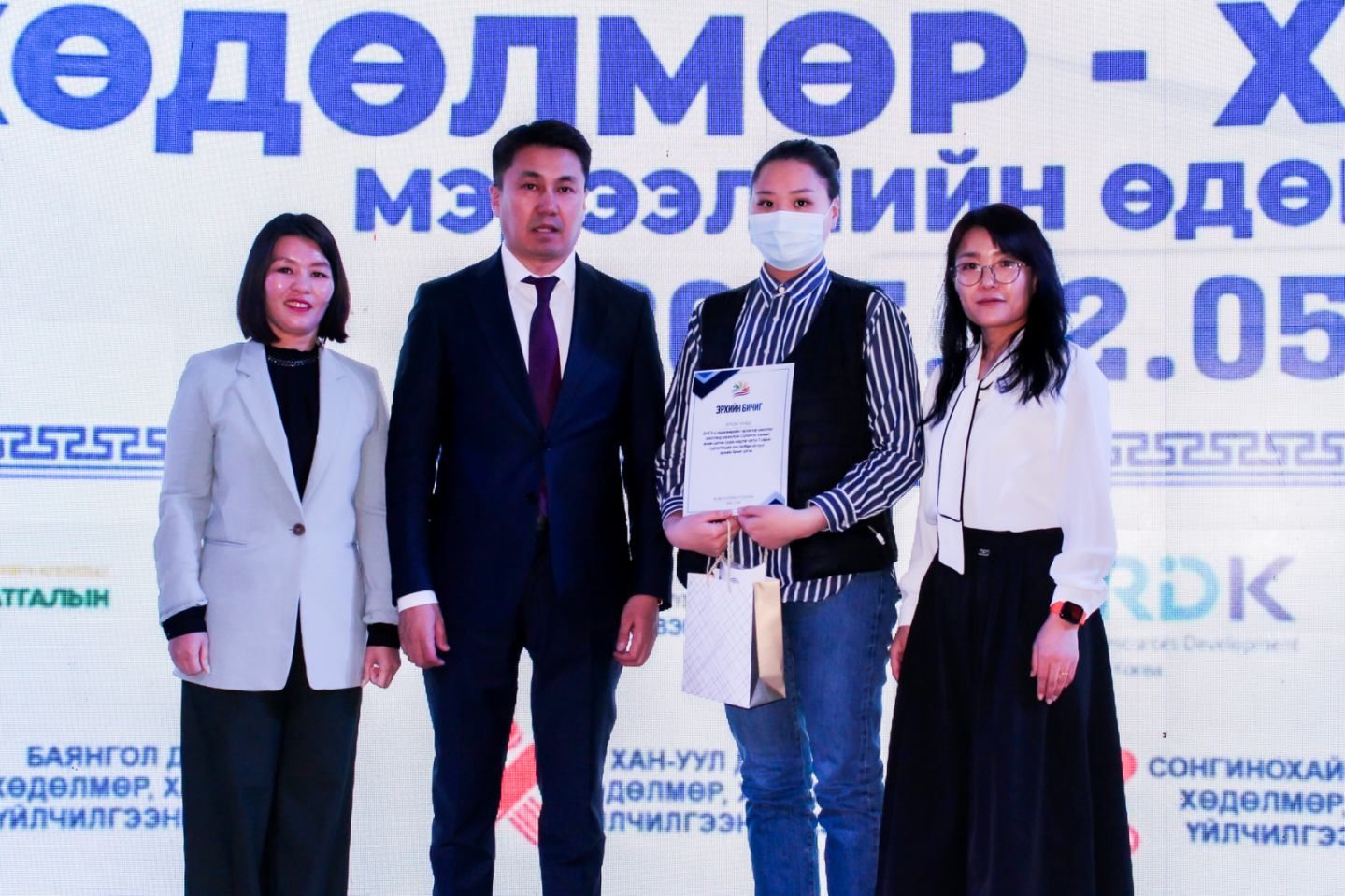 Япон, БНСУ-д хөдөлмөрийн гэрээгээр ажиллаж байсан иргэдийг сургалтад хамрууллаа