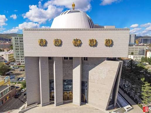 “Анагаагч Эх Дэлхий” үзэсгэлэнг үзээрэй