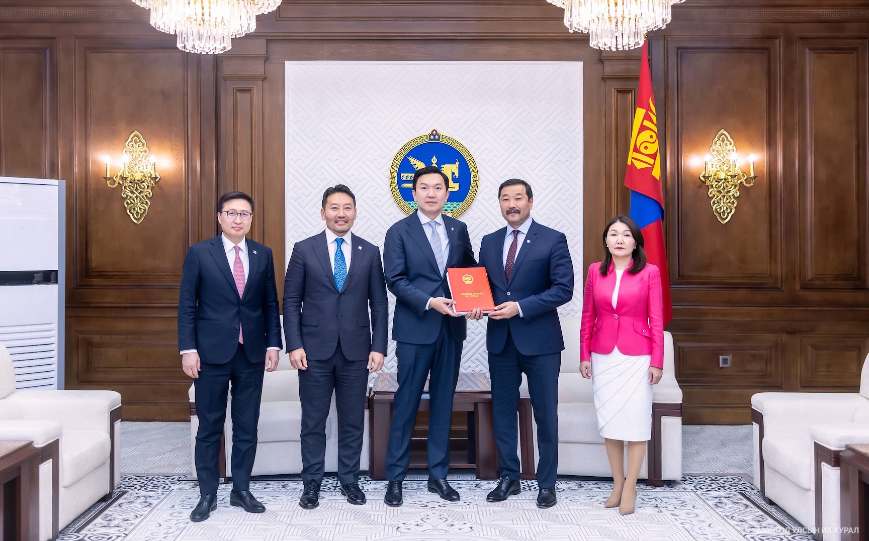 Зөвшөөрлийн тухай хуульд нэмэлт, өөрчлөлт оруулах тухай хуулийг өргөн мэдүүллээ