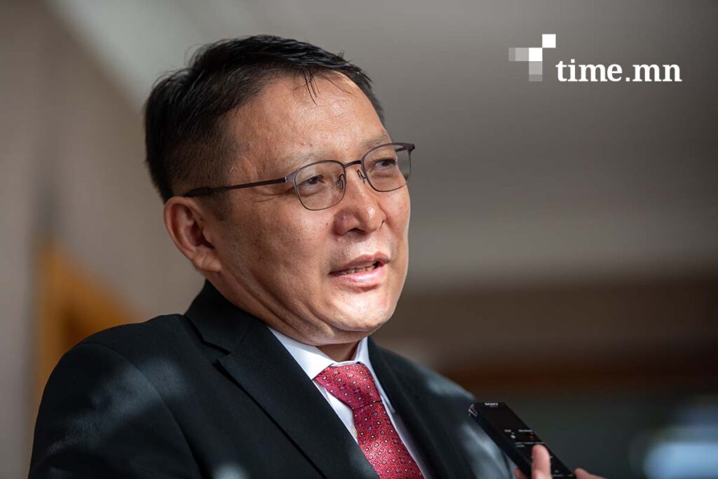 Монгол банкны Ерөнхийлөгчөөр С.Наранцогтыг томилж, Б.Лхагвасүрэнг чөлөөллөө