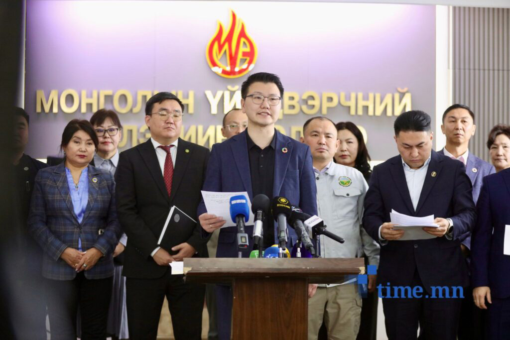 Төрийн өмчит компаниудыг хувьчилбал 30,000 ажилтан, алба хаагчийн ажлын байр, цалин хөлсний асуудал яригдана