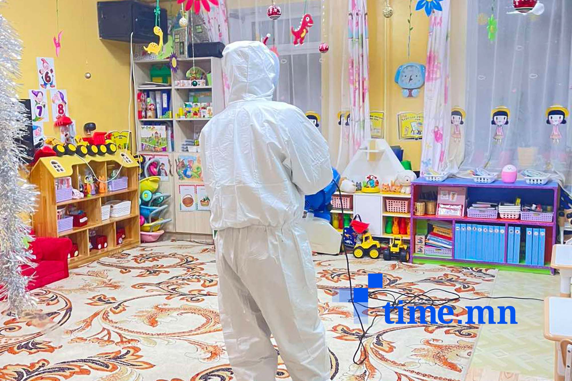 Сургууль, цэцэрлэгийн 1,3 сая мкв талбайд эцсийн халдваргүйтэл хийлээ