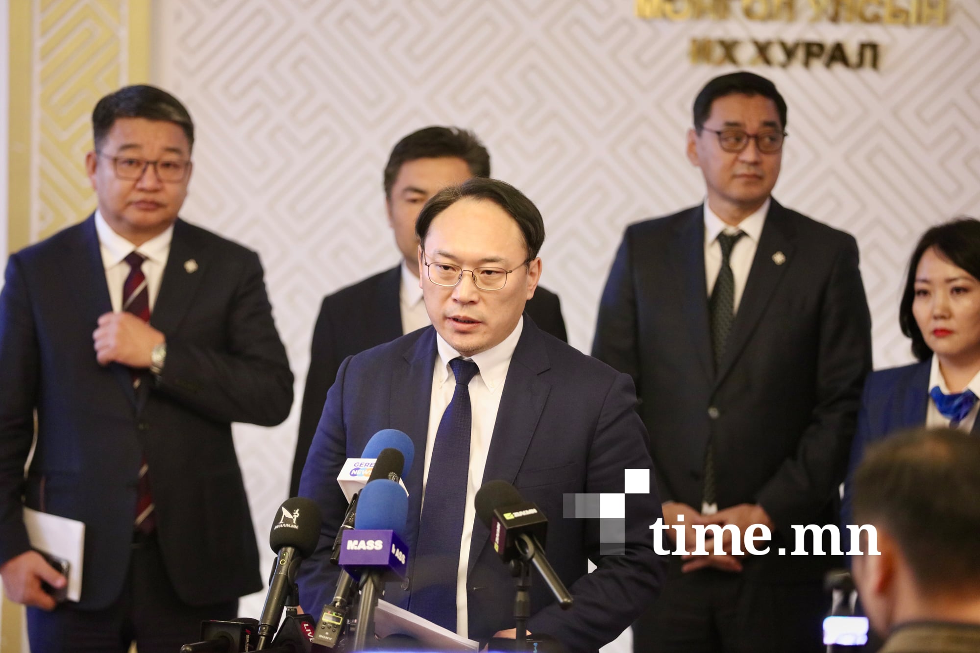 Ерөнхий сайдыг огцруулах төлөвлөгөөгөө АН өөрчилж, эрх баригчидтай хамтран ажиллахаар болов уу?