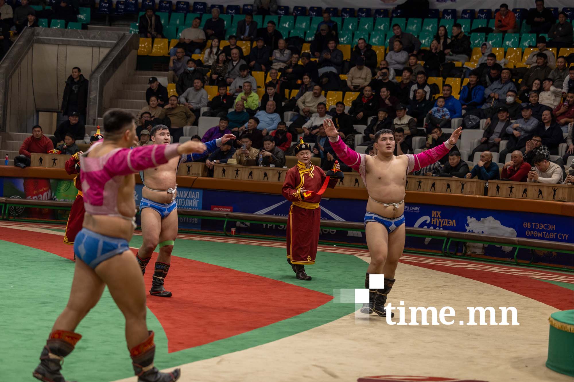 Маргааш 2026 оны анхны барилдаантай