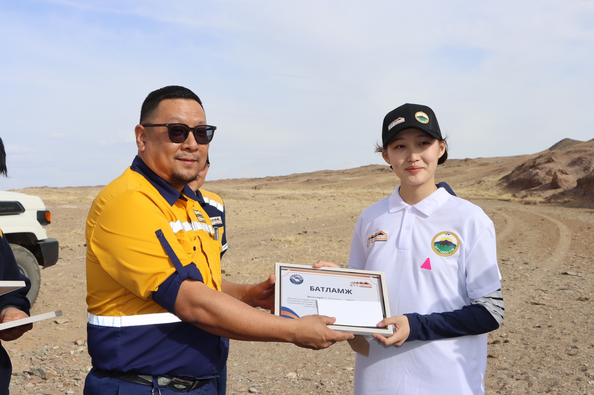 ДЭЛХИЙН УСНЫ ӨДРИЙГ ТОХИОЛДУУЛАН ЦОГТ-ОВОО СУМЫН “БИЛГЭХ” БУЛГИЙН ОЙР ОРЧМЫГ ЦЭВЭРЛЭЖ СУРАГЧДЫН ДУНД АРГА ХЭМЖЭЭ ЗОХИОН БАЙГУУЛЛАА