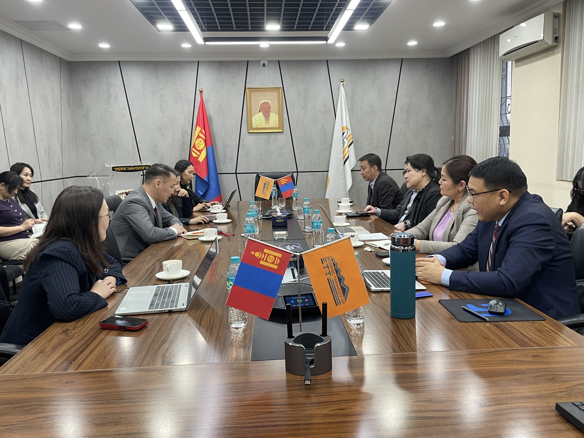 “ЭРДЭНЭС ТАВАНТОЛГОЙ” ХК ХҮНИЙ НӨӨЦИЙН МЕНЕЖМЕНТИЙН ТОГТОЛЦООНЫ БАГЦ СТАНДАРТ НЭВТРҮҮЛЭХ АЖЛЫГ ЭХЛҮҮЛЛЭЭ