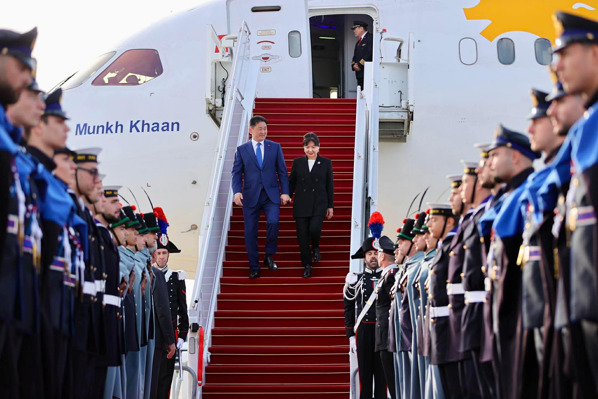 Ерөнхийлөгч У.Хүрэлсүх төрийн айлчлал хийхээр Бүгд Найрамдах Итали Улсад хүрэлцэн ирлээ