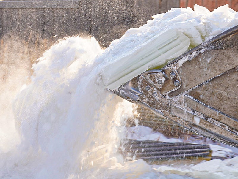 Халиа үүссэн байршилд мөсөөр далан босгожээ