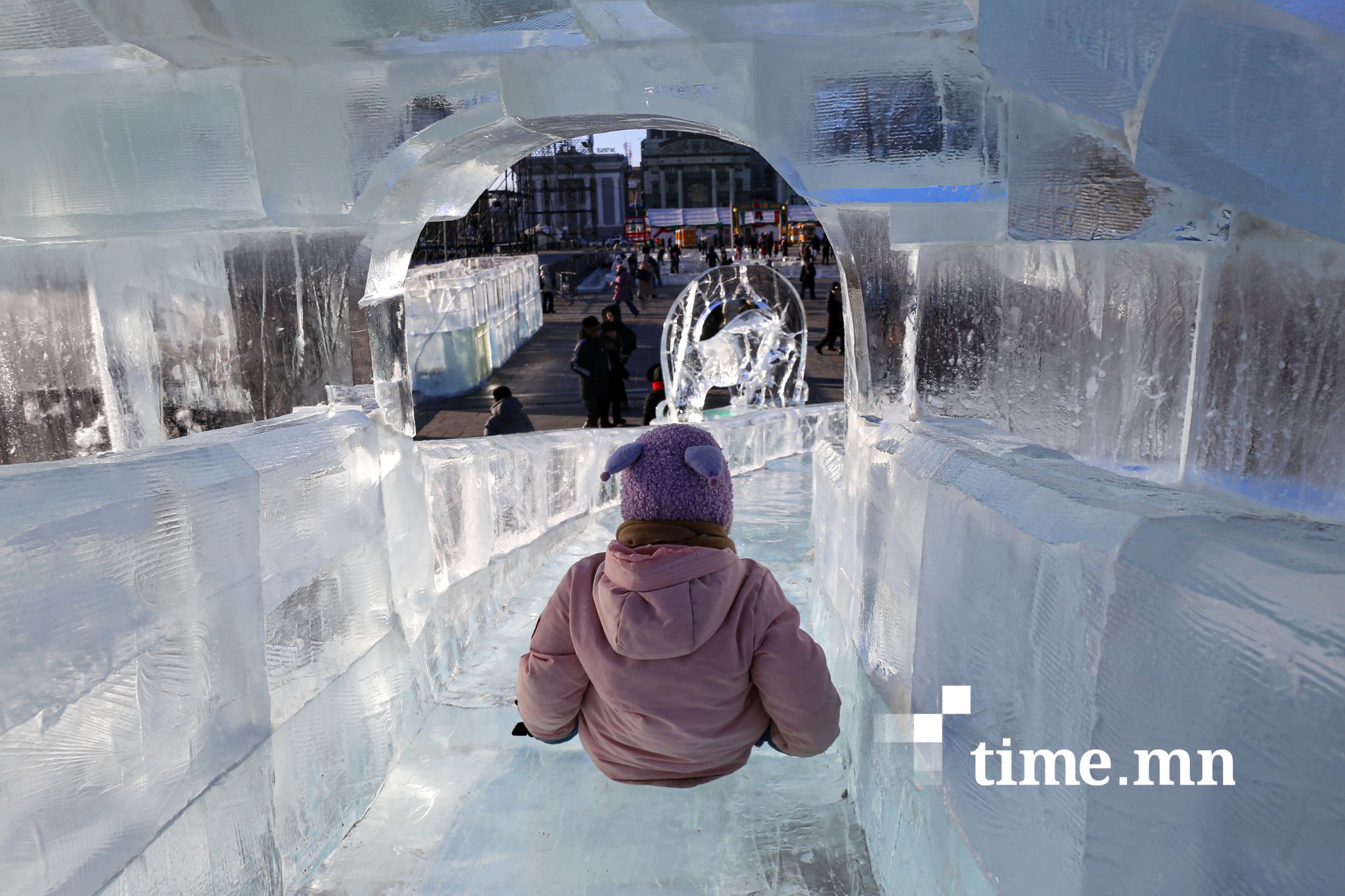 Шинэжил гэдэг нэртэй 200 хүн байна