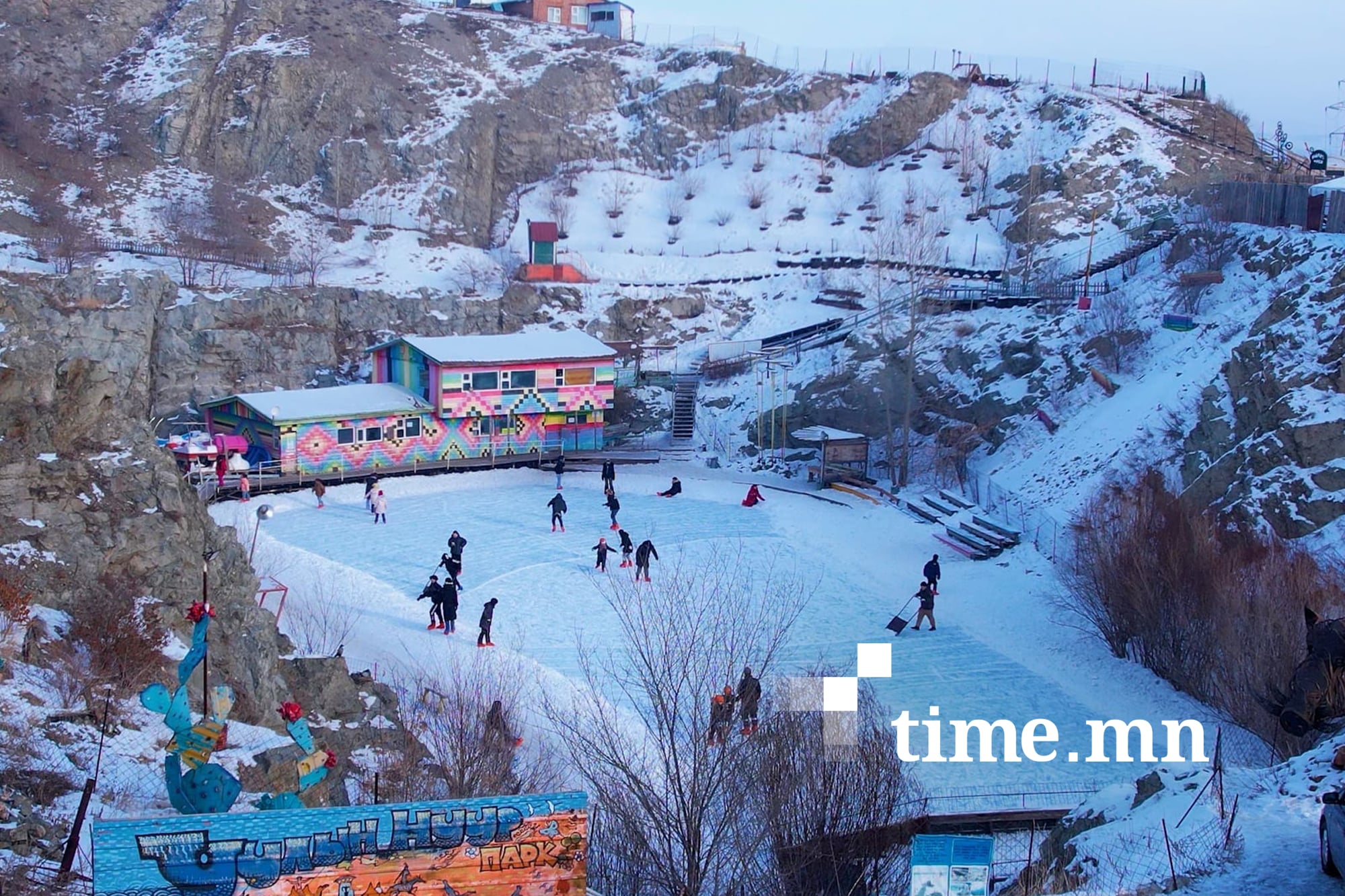 Хүүхдийн инээд цалгисан Уулын нуур