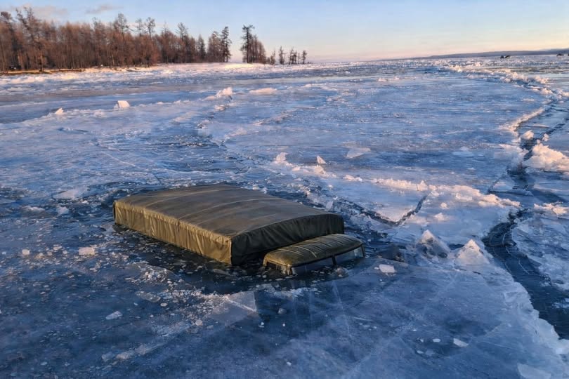 Нуурын мөс цөмөрсний улмаас машинтай зорчиж явсан 2 хүн амиа алджээ